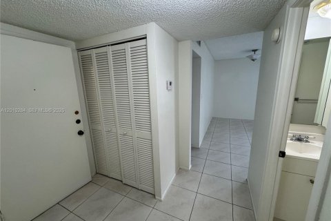 Condo in Miami, Florida, 1 bedroom  № 2073104 - photo 7