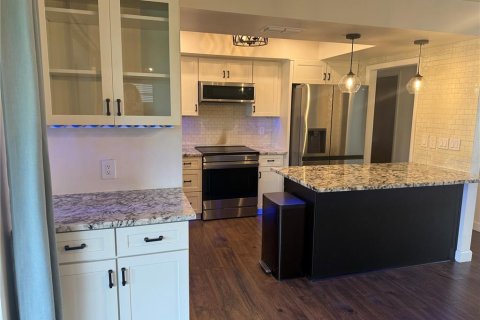 House in Lake Placid, Florida 3 bedrooms, 114.36 sq.m. № 2400295 - photo 4