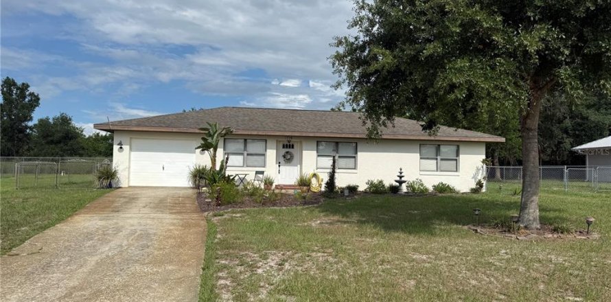 House in Lake Placid, Florida 3 bedrooms, 114.36 sq.m. № 2400295