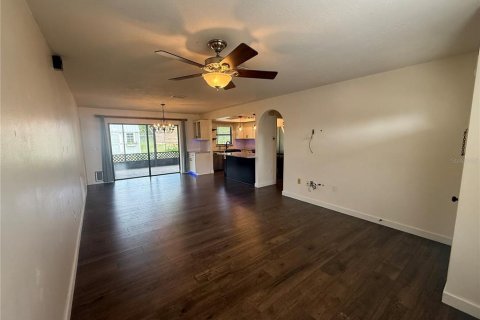 House in Lake Placid, Florida 3 bedrooms, 114.36 sq.m. № 2400295 - photo 8