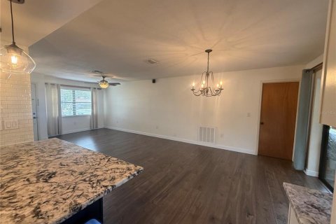 House in Lake Placid, Florida 3 bedrooms, 114.36 sq.m. № 2400295 - photo 2