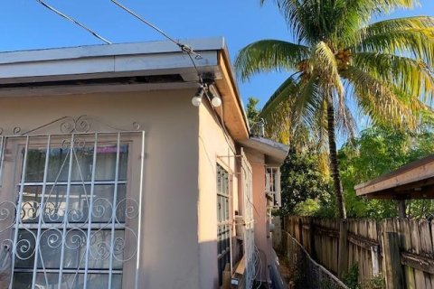 Casa en venta en Miami, Florida, 4 dormitorios, 119.19 m2 № 2085232 - foto 3