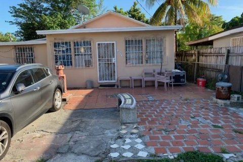 Casa en Miami, Florida 4 dormitorios, 119.19 m2 № 2085232