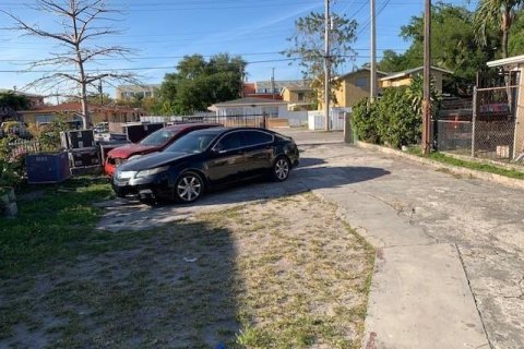 Casa en venta en Miami, Florida, 4 dormitorios, 119.19 m2 № 2085232 - foto 2