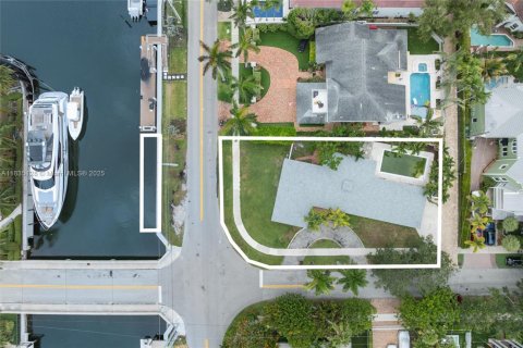 House in Fort Lauderdale, Florida 3 bedrooms, 181.9 sq.m. № 1821604 - photo 1