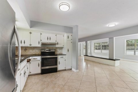House in Fort Lauderdale, Florida 3 bedrooms, 181.9 sq.m. № 1821604 - photo 16
