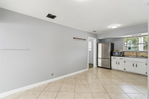 House in Fort Lauderdale, Florida 3 bedrooms, 181.9 sq.m. № 1821604 - photo 15