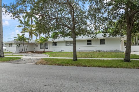 House in Fort Lauderdale, Florida 3 bedrooms, 181.9 sq.m. № 1821604 - photo 9