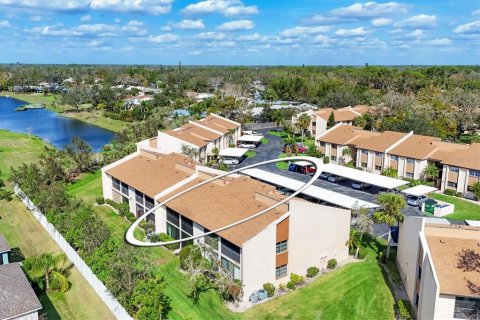 Condo in Sarasota, Florida, 2 bedrooms  № 1716680 - photo 1