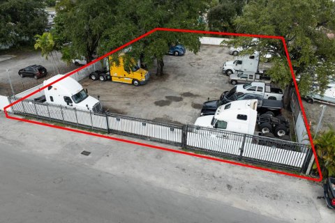 Купить коммерческую недвижимость в Майами, Флорида № 2035038 - фото 16