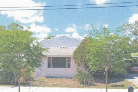House in Largo, Florida 3 bedrooms, 130.43 sq.m. № 1716662 - photo 4