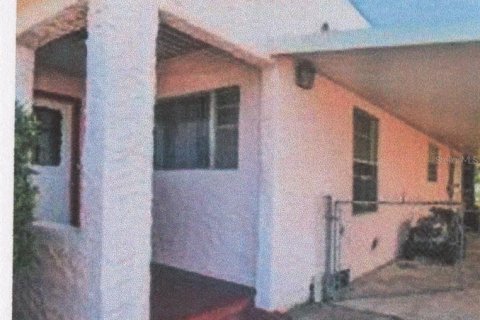 House in Largo, Florida 3 bedrooms, 130.43 sq.m. № 1716662 - photo 3