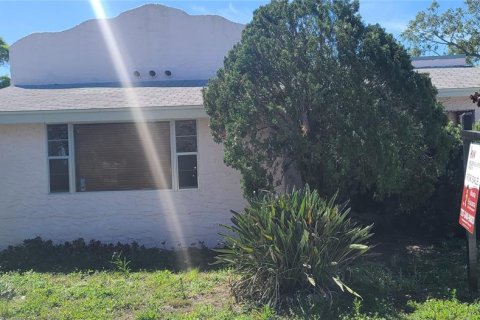 House in Largo, Florida 3 bedrooms, 130.43 sq.m. № 1716662 - photo 8