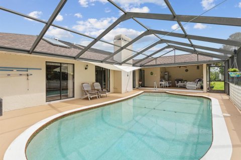 Casa en venta en Weeki Wachee, Florida, 3 dormitorios, 210.7 m2 № 1687518 - foto 2