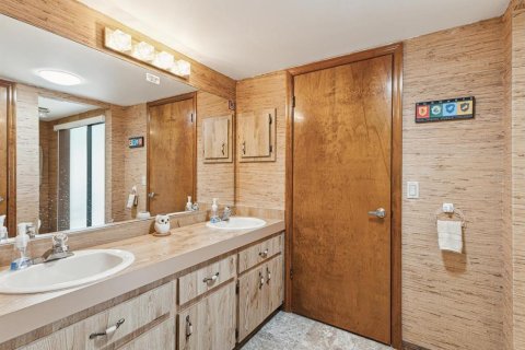 Casa en venta en Weeki Wachee, Florida, 3 dormitorios, 210.7 m2 № 1687518 - foto 29