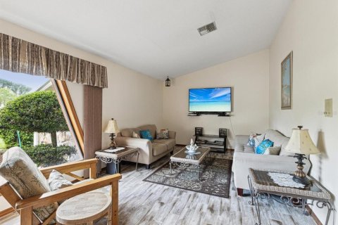 Casa en venta en Weeki Wachee, Florida, 3 dormitorios, 210.7 m2 № 1687518 - foto 4
