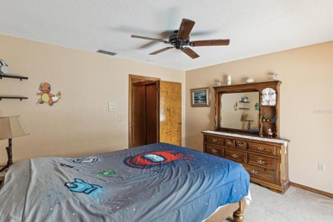 Casa en venta en Weeki Wachee, Florida, 3 dormitorios, 210.7 m2 № 1687518 - foto 25