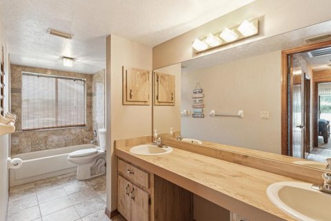 Casa en venta en Weeki Wachee, Florida, 3 dormitorios, 210.7 m2 № 1687518 - foto 19