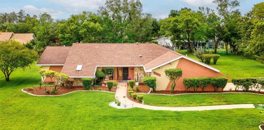 Casa en Weeki Wachee, Florida 3 dormitorios, 210.7 m2 № 1687518