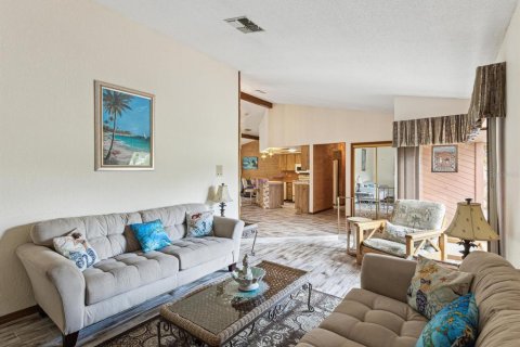 Casa en venta en Weeki Wachee, Florida, 3 dormitorios, 210.7 m2 № 1687518 - foto 9