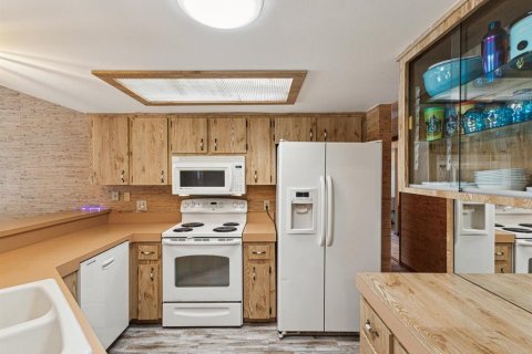 Casa en venta en Weeki Wachee, Florida, 3 dormitorios, 210.7 m2 № 1687518 - foto 15