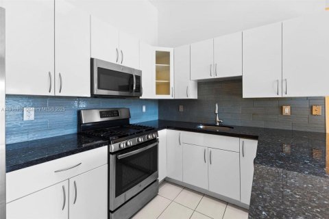 Купить виллу или дом в Майами, Флорида 3 спальни, 167.87м2, № 1974051 - фото 18