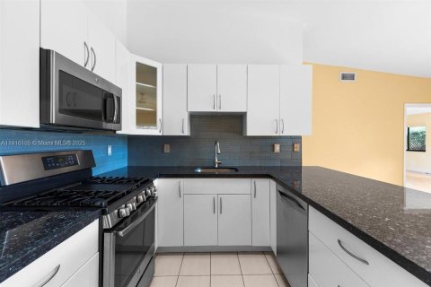 Купить виллу или дом в Майами, Флорида 3 спальни, 167.87м2, № 1974051 - фото 16