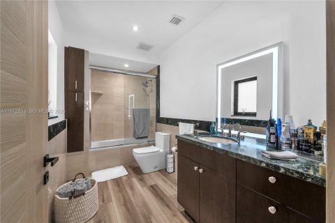 Купить виллу или дом в Корал-Гейблс, Флорида 3 спальни, 266.63м2, № 2036432 - фото 20