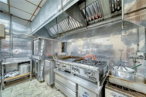 Immobilier commercial à Hialeah Gardens, Floride № 2004077