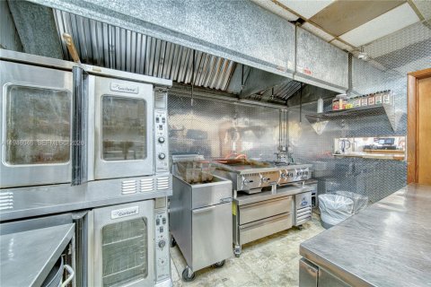 Immobilier commercial à vendre à Hialeah Gardens, Floride № 2004077 - photo 2