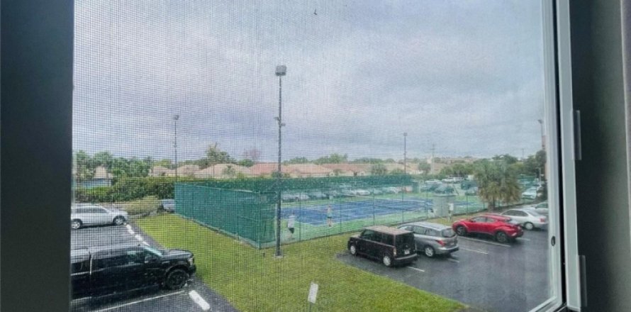 Condominio en Lauderdale Lakes, Florida, 2 dormitorios № 918471