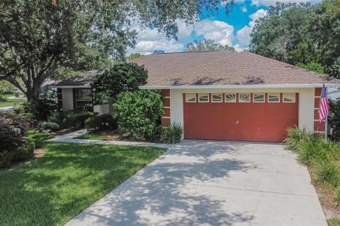 House in Tampa, Florida 3 bedrooms, 153.75 sq.m. № 1910712 - photo 2