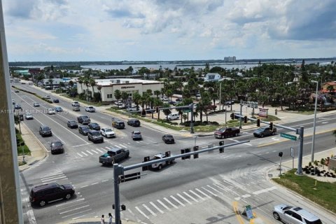 Condo in Ormond Beach, Florida № 1979905 - photo 8
