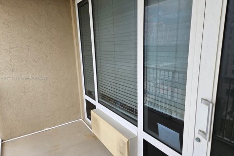 Condo in Ormond Beach, Florida № 1979905 - photo 7