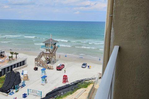 Condo in Ormond Beach, Florida № 1979905 - photo 1