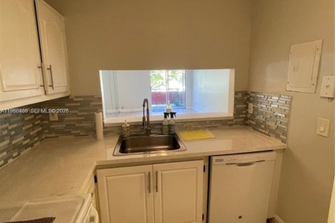 Copropriété à louer à North Miami, Floride: 2 chambres, 82.31 m2 № 2044921 - photo 11