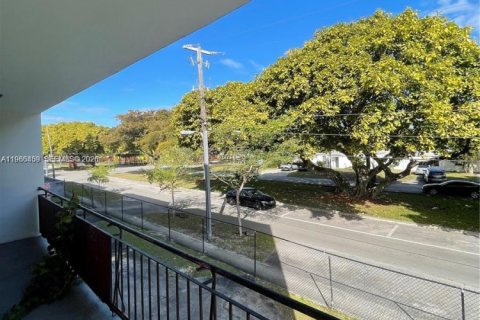 Copropriété à louer à North Miami, Floride: 2 chambres, 82.31 m2 № 2044921 - photo 3