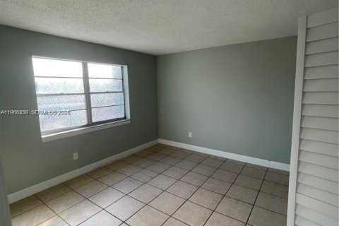 Copropriété à louer à North Miami, Floride: 2 chambres, 82.31 m2 № 2044921 - photo 18