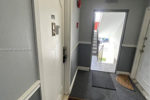 Copropriété à louer à North Miami, Floride: 2 chambres, 82.31 m2 № 2044921 - photo 23