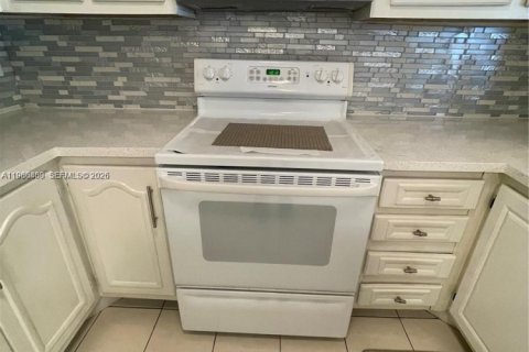 Copropriété à louer à North Miami, Floride: 2 chambres, 82.31 m2 № 2044921 - photo 7