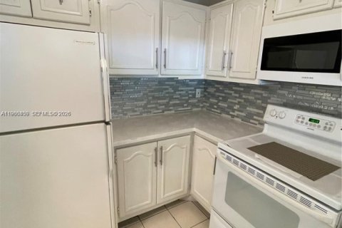 Copropriété à louer à North Miami, Floride: 2 chambres, 82.31 m2 № 2044921 - photo 10