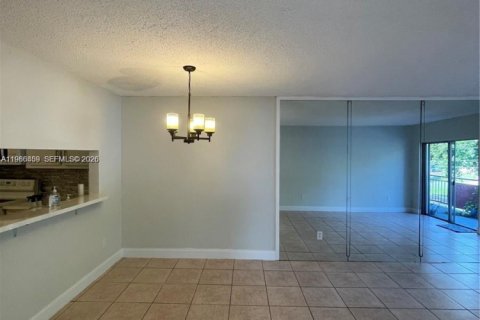 Copropriété à louer à North Miami, Floride: 2 chambres, 82.31 m2 № 2044921 - photo 15