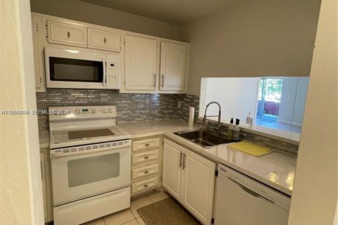 Copropriété à louer à North Miami, Floride: 2 chambres, 82.31 m2 № 2044921 - photo 13