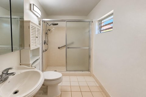House in Deerfield Beach, Florida 3 bedrooms, 80.27 sq.m. № 2402514 - photo 5