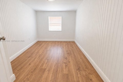 House in Deerfield Beach, Florida 3 bedrooms, 80.27 sq.m. № 2402514 - photo 7