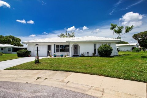 House in Bradenton, Florida 2 bedrooms, 114.83 sq.m. № 1873751 - photo 1