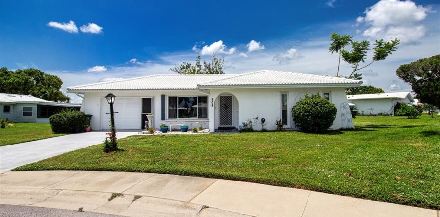 House in Bradenton, Florida 2 bedrooms, 114.83 sq.m. № 1873751