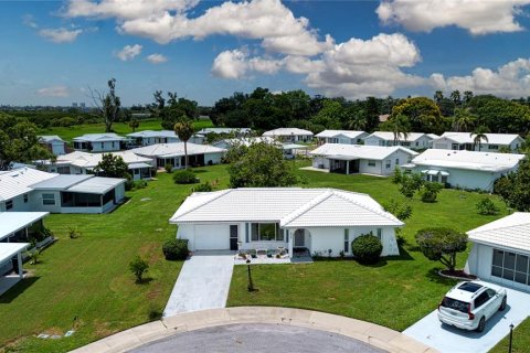 House in Bradenton, Florida 2 bedrooms, 114.83 sq.m. № 1873751 - photo 3