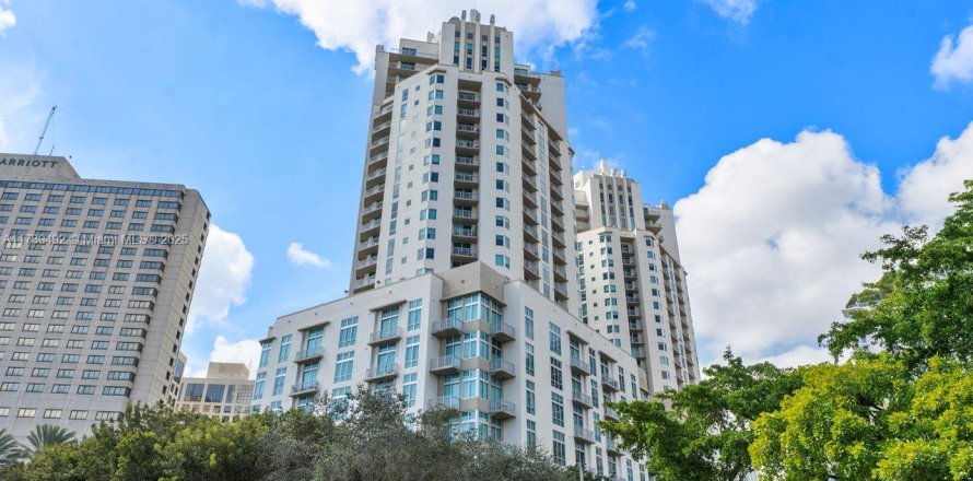 Кондоминиум с 1 спальней в Майами, Флорида № 2053468