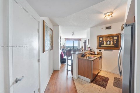 Купить кондоминиум в Майами, Флорида 1 спальня, 61.04м2, № 2053468 - фото 20